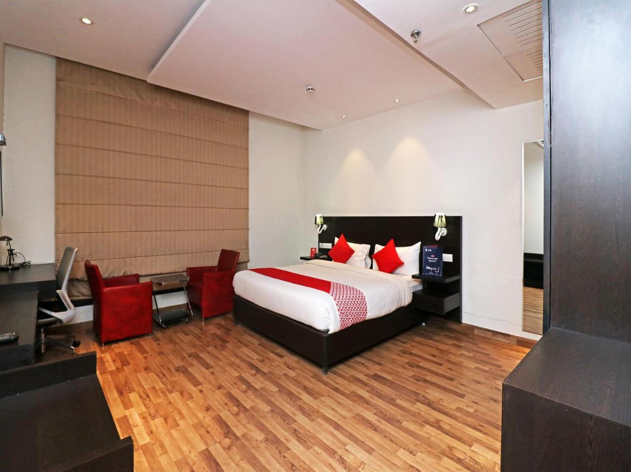 Capital O 19296 Joy Inn & Suites Bhiwadi Esterno foto