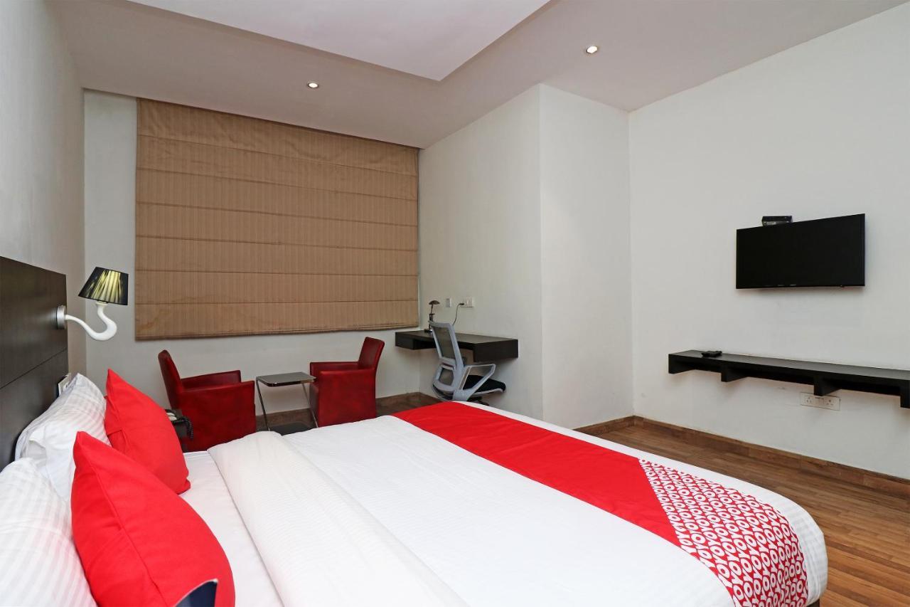 Capital O 19296 Joy Inn & Suites Bhiwadi Esterno foto