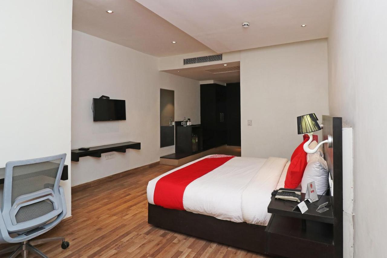 Capital O 19296 Joy Inn & Suites Bhiwadi Esterno foto