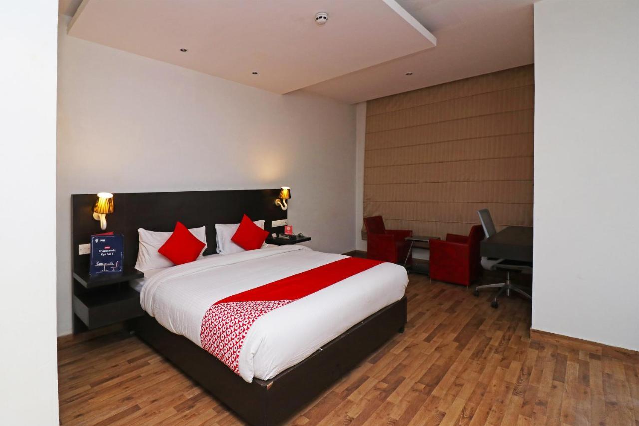 Capital O 19296 Joy Inn & Suites Bhiwadi Esterno foto