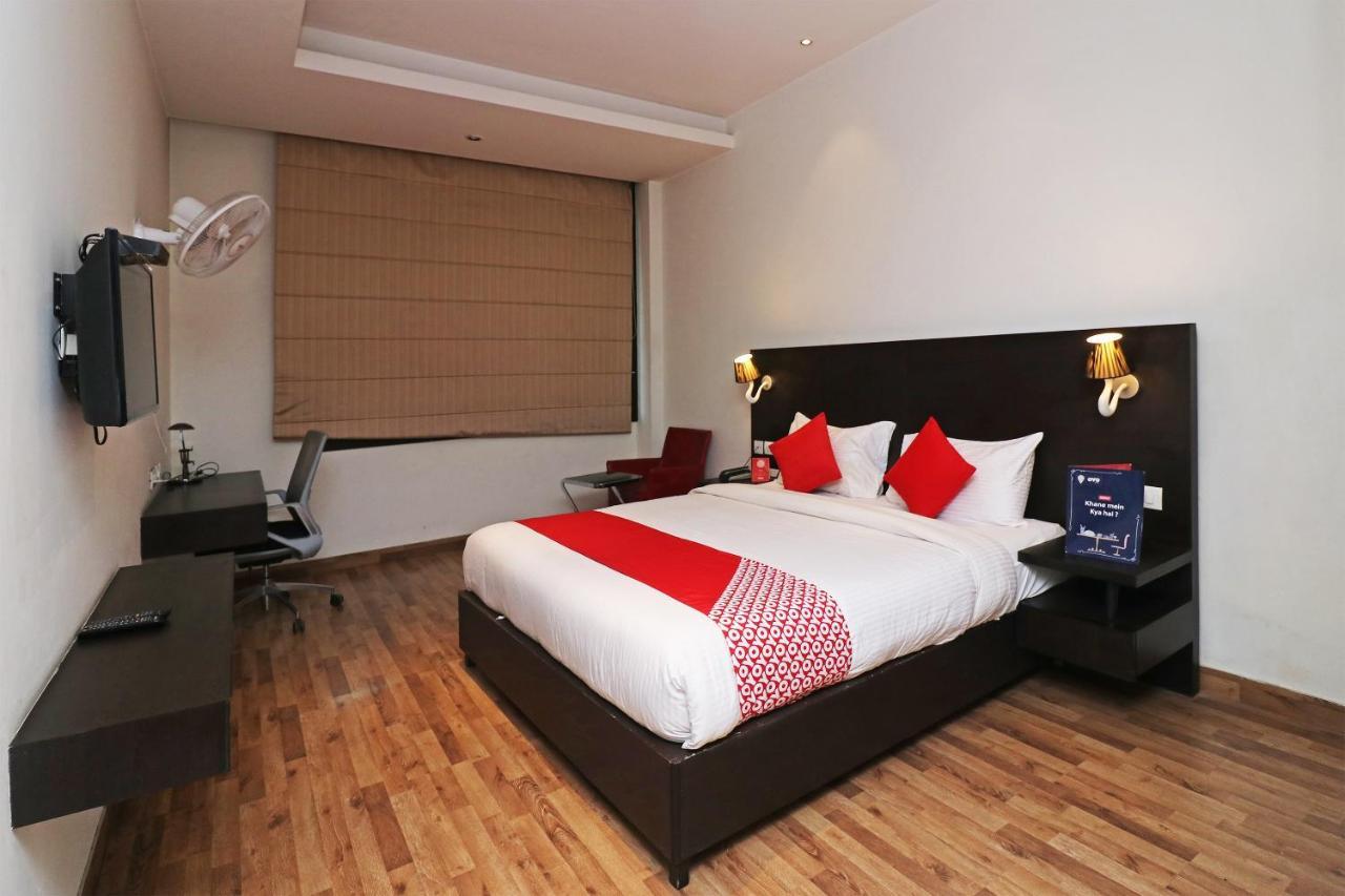 Capital O 19296 Joy Inn & Suites Bhiwadi Esterno foto