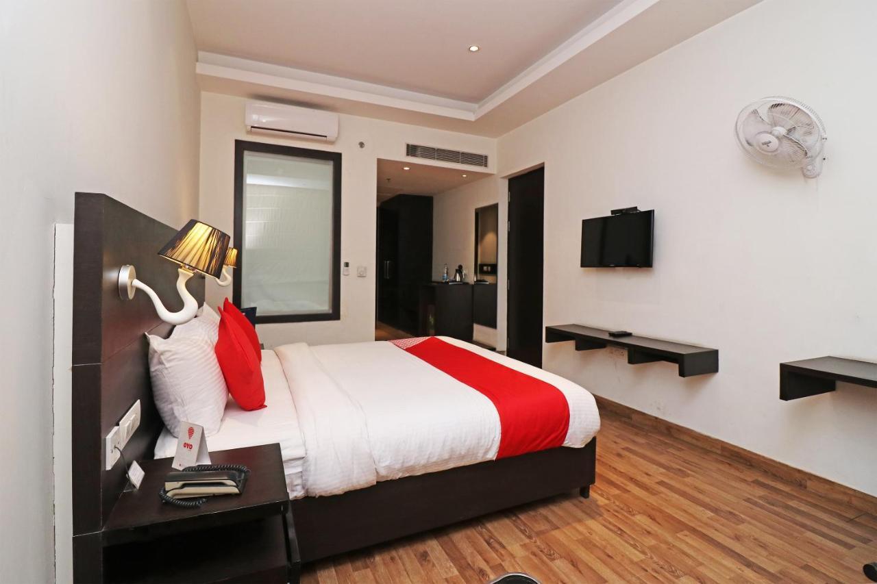 Capital O 19296 Joy Inn & Suites Bhiwadi Esterno foto