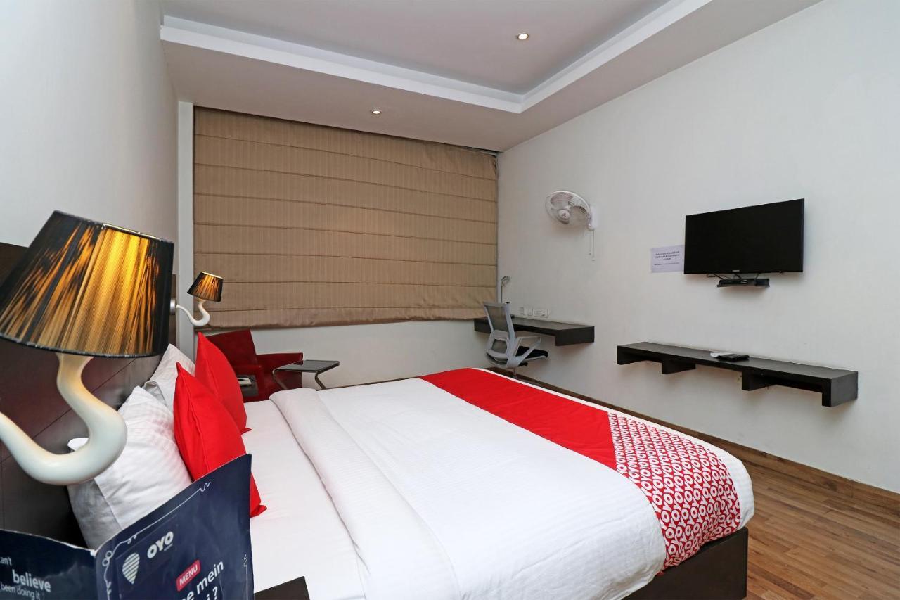 Capital O 19296 Joy Inn & Suites Bhiwadi Esterno foto