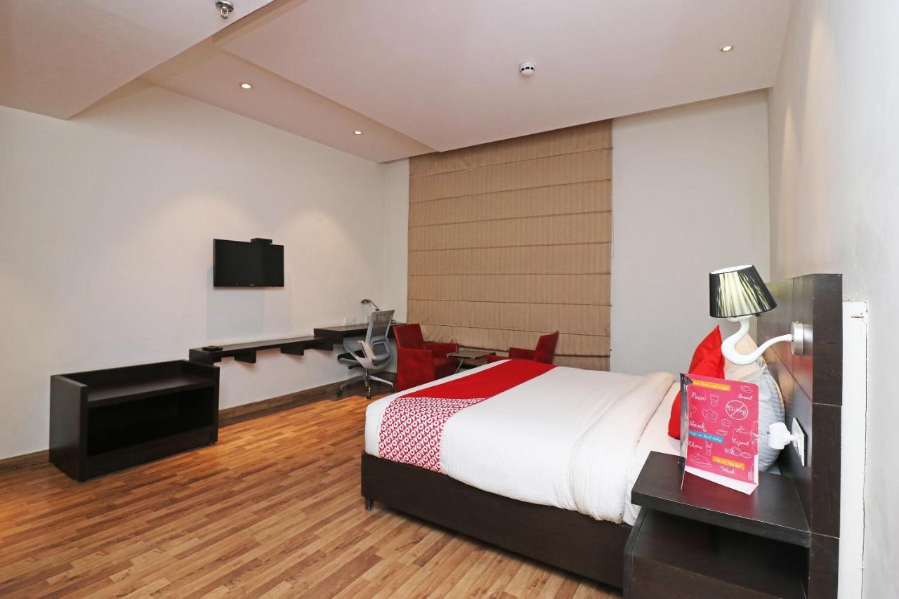 Capital O 19296 Joy Inn & Suites Bhiwadi Esterno foto