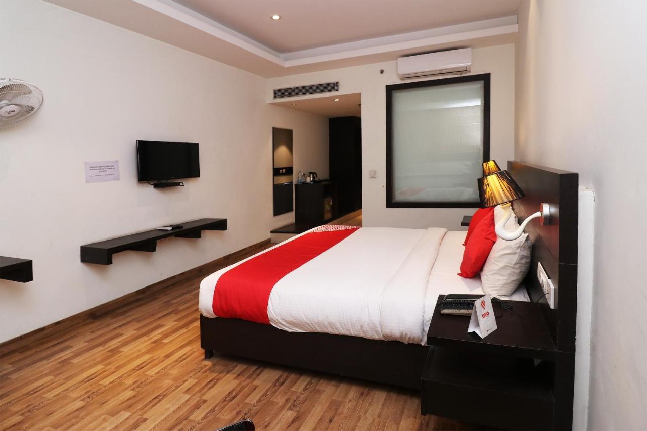 Capital O 19296 Joy Inn & Suites Bhiwadi Esterno foto
