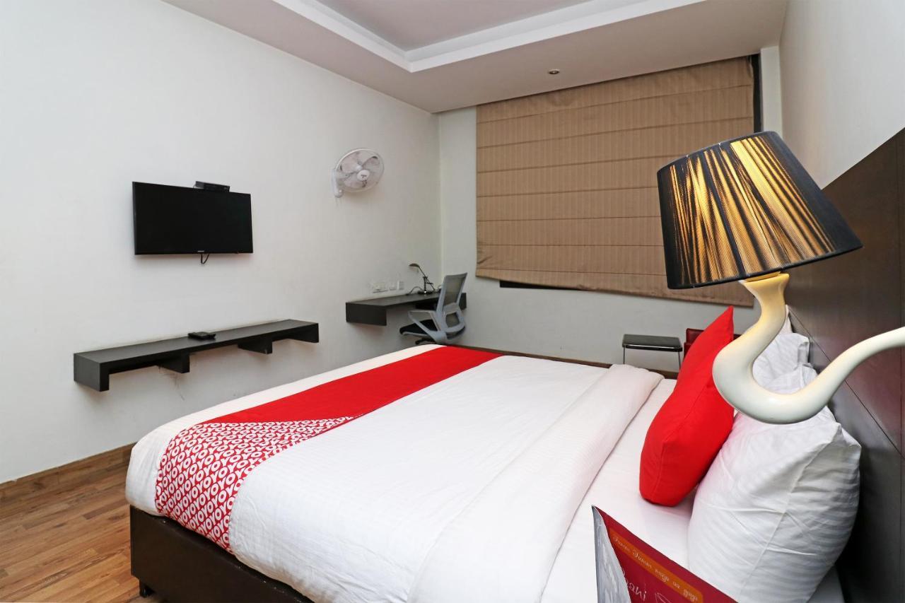 Capital O 19296 Joy Inn & Suites Bhiwadi Esterno foto